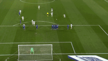 马赫雷斯和知名说唱歌手一同出镜，展示阿尔及利亚队新球衣